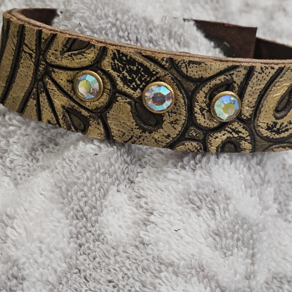 Sandra Ling.  Patterned Leather Bracelet with AB crystals.Adjustable. New - Picture 2 of 2